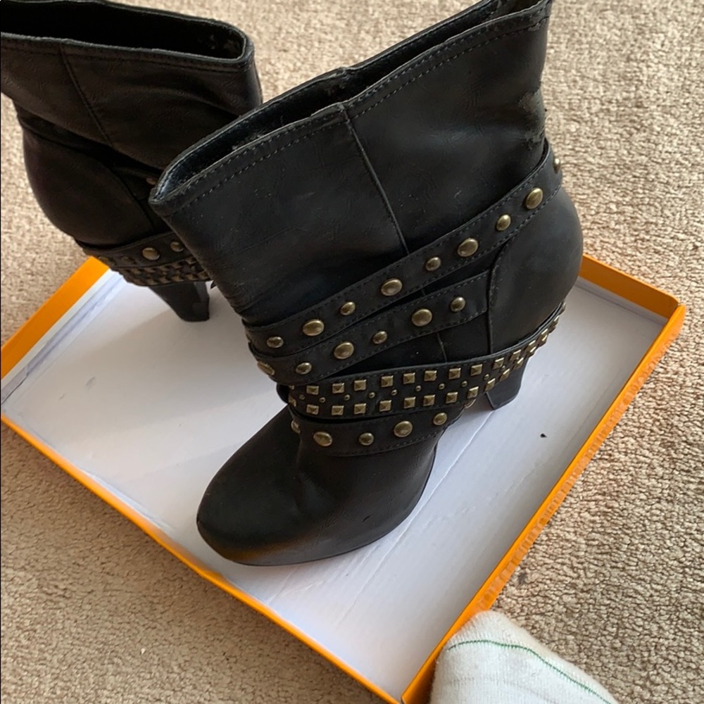 These ankle boots have never been worn